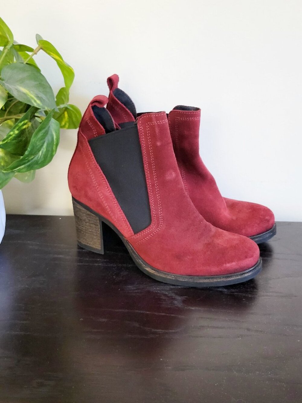 Bos. and Co Bellini Waterproof Chelsea Suede Ankle Boots | Size 40 (9/9.5)